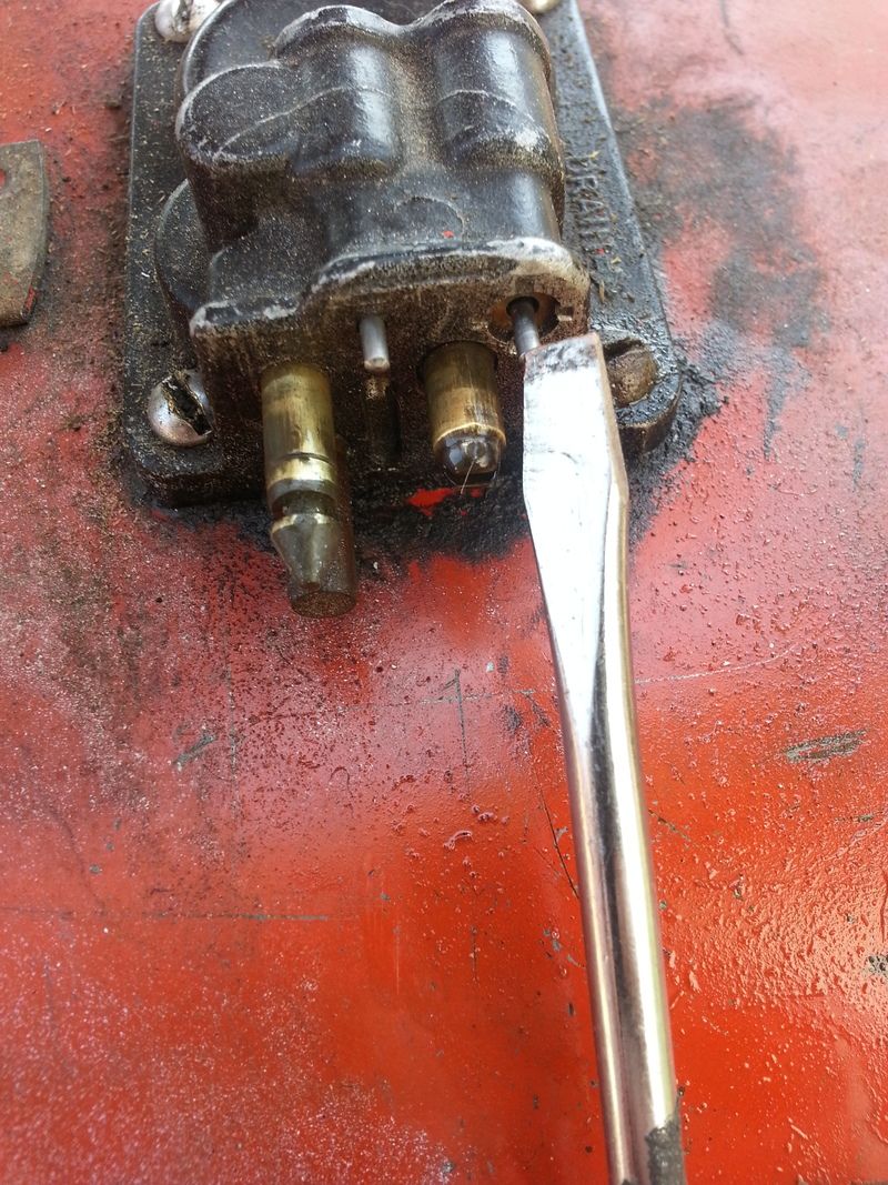 Evinrude gas tank leak normal? (pic inside) Page 1 iboats Boating